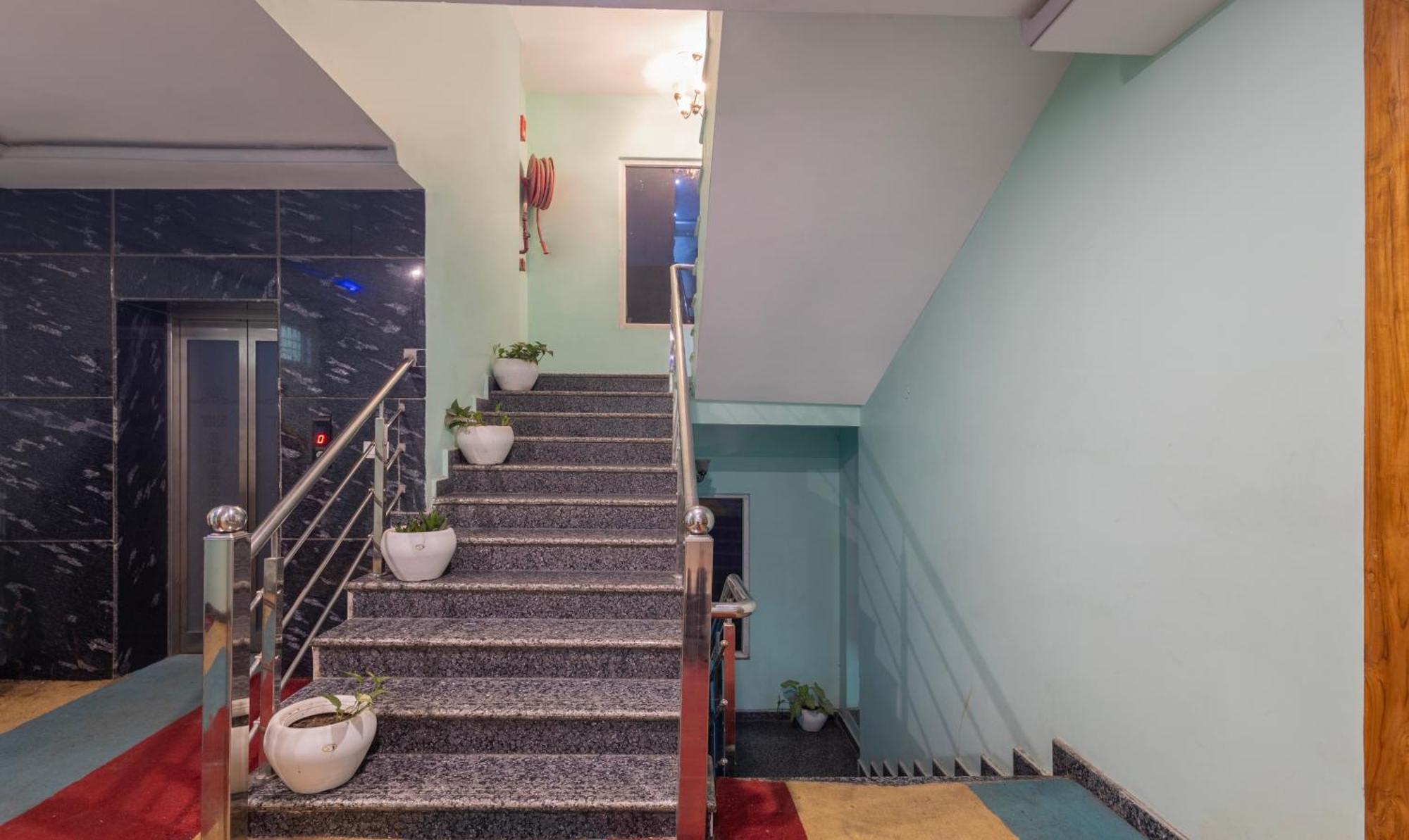 Hotel Treebo Shakuntalam, Near Lucknow Airport Exterior foto